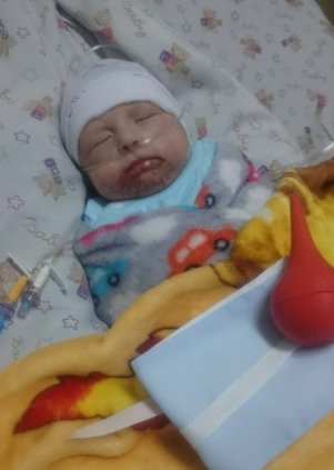 Mathi recién nacido, en su primera semana de vida